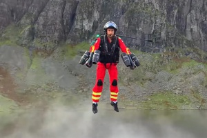 Paramédicos aéreos para rescates en montañas
